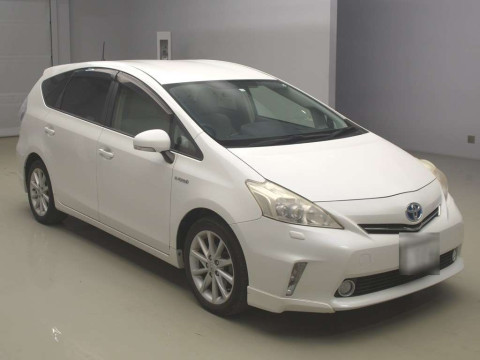 2012 Toyota Prius alpha ZVW41W[1]