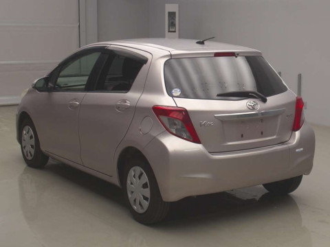 2011 Toyota Vitz NSP130[2]