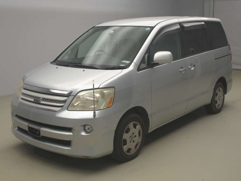 2005 Toyota Noah AZR60G[0]