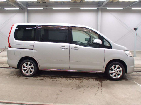 2009 Nissan Serena NC25[2]