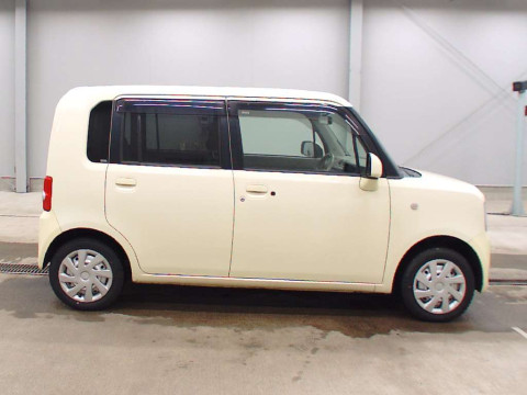 2011 Daihatsu Move Conte L585S[2]