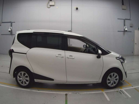 2016 Toyota Sienta NSP170G[2]