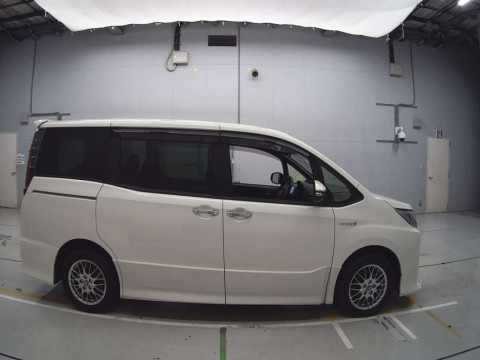 2019 Toyota Noah ZWR80W[2]