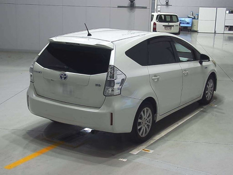 2012 Toyota Prius alpha ZVW41W[1]