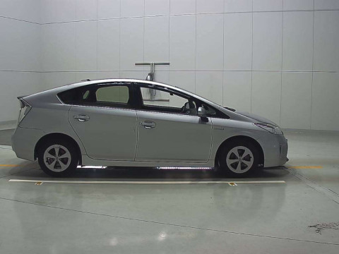 2015 Toyota Prius ZVW30[2]