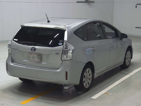 2012 Toyota Prius alpha ZVW41W[1]