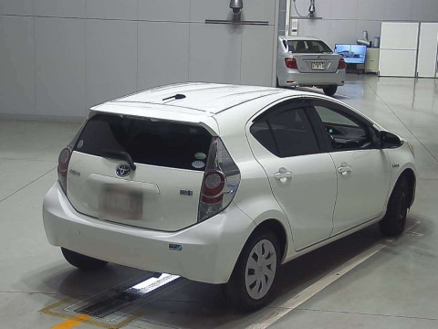 2012 Toyota Aqua NHP10[1]