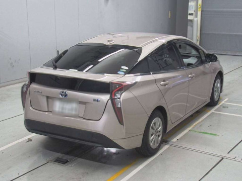 2016 Toyota Prius ZVW50[1]