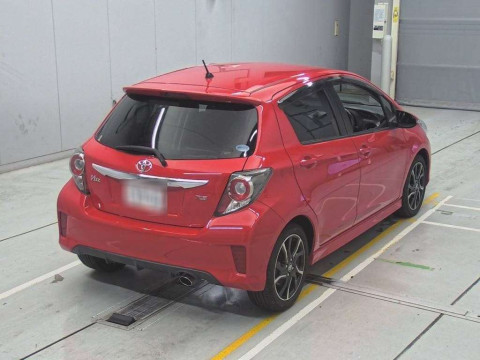 2015 Toyota Vitz NCP131[1]