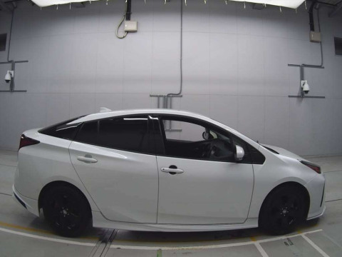 2021 Toyota Prius ZVW51[2]