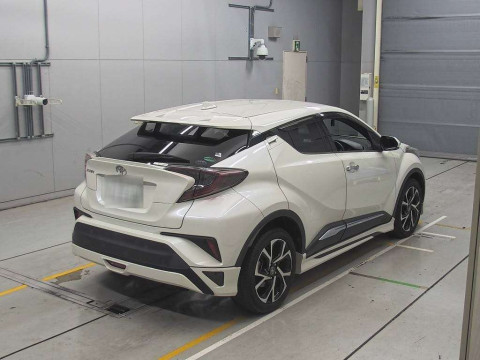 2017 Toyota C-HR NGX50[1]