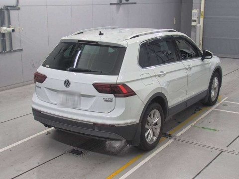 2018 Volkswagen Tiguan 5NDFGF[1]