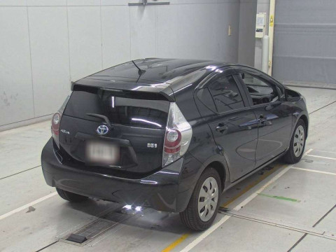 2012 Toyota Aqua NHP10[1]