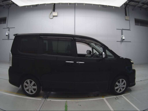 2009 Toyota Voxy ZRR70W[2]