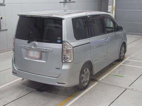 2010 Toyota Voxy ZRR70W[1]