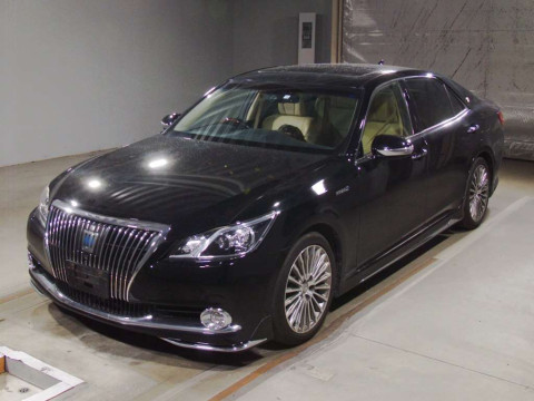 2014 Toyota Crown Majesta GWS214[0]