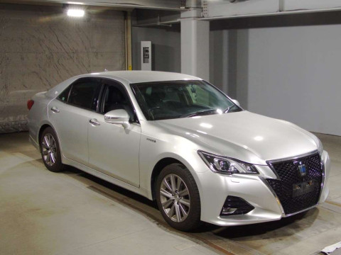 2015 Toyota Crown Hybrid AWS211[2]