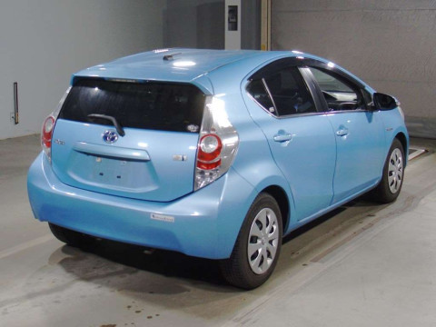 2013 Toyota Aqua NHP10[1]