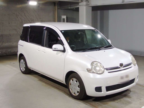 2010 Toyota Sienta NCP81G[2]