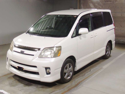 2004 Toyota Noah AZR60G[0]