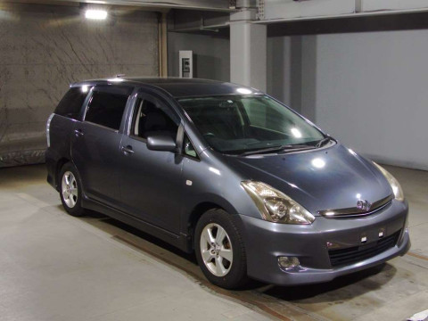 2005 Toyota Wish ZNE10G[2]