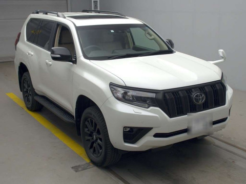 2023 Toyota Land Cruiser Prado TRJ150W[2]