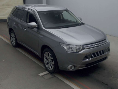 2014 Mitsubishi Outlander PHEV GG2W[2]