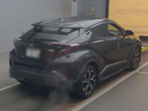 2017 Toyota C-HR ZYX10[1]