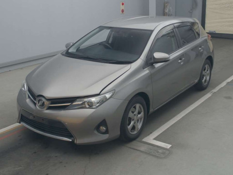 2013 Toyota Auris NZE181H[0]