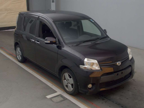 2011 Toyota Sienta NCP81G[2]