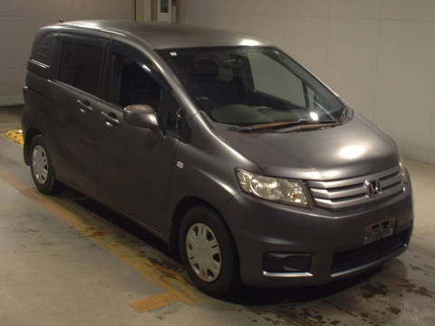 2011 Honda Freed Spike GB3[2]