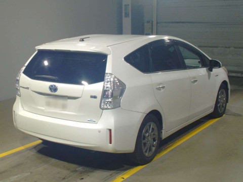 2013 Toyota Prius alpha ZVW40W[1]