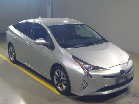 2017 Toyota Prius ZVW51[2]