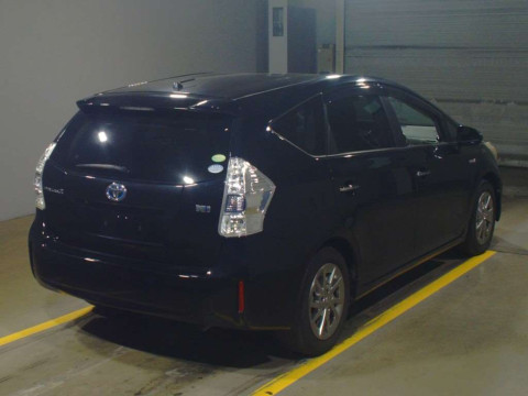 2014 Toyota Prius alpha ZVW40W[1]