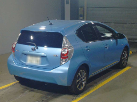 2014 Toyota Aqua NHP10[1]