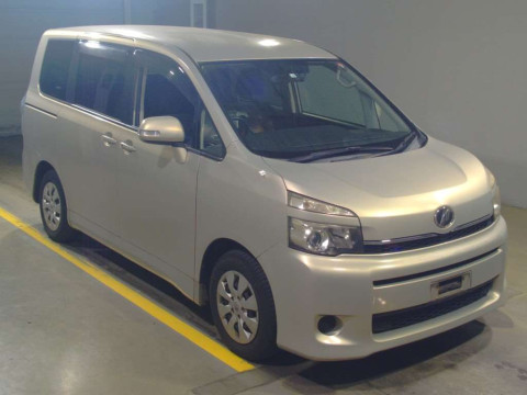 2010 Toyota Voxy ZRR70G[2]