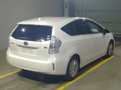 2012 Toyota Prius alpha ZVW41W[1]