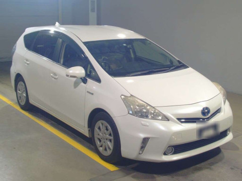 2012 Toyota Prius alpha ZVW41W[2]