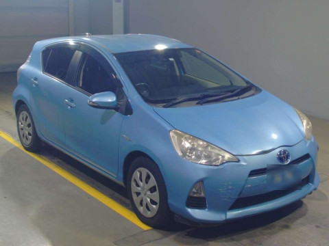 2013 Toyota Aqua NHP10[1]