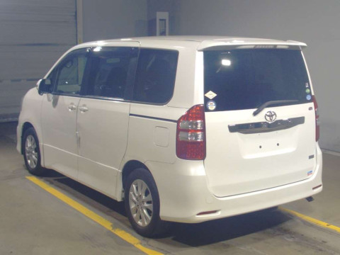 2012 Toyota Noah ZRR70W[2]