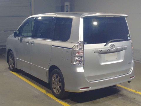 2009 Toyota Voxy ZRR70W[1]