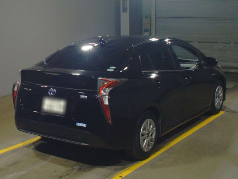 2016 Toyota Prius ZVW50[1]