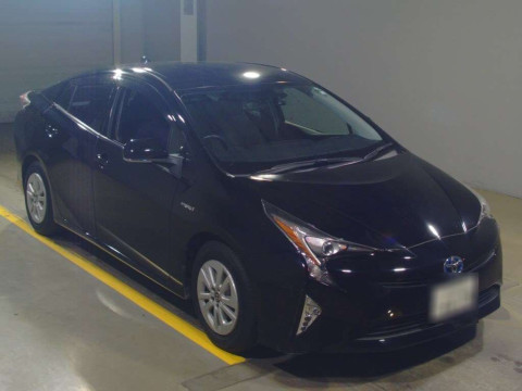 2016 Toyota Prius ZVW50[2]