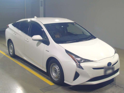 2018 Toyota Prius ZVW50[2]