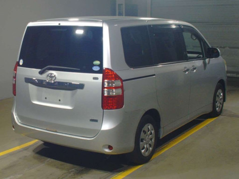 2013 Toyota Noah ZRR70G[1]