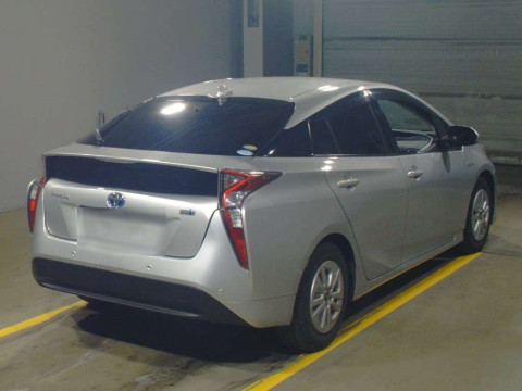 2016 Toyota Prius ZVW50[1]