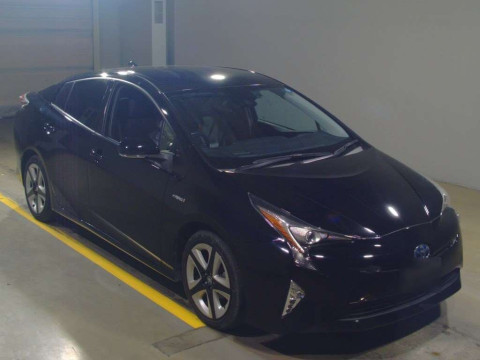 2017 Toyota Prius ZVW51[1]