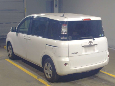 2014 Toyota Sienta NCP81G[2]