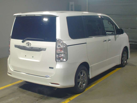 2009 Toyota Voxy ZRR70W[1]