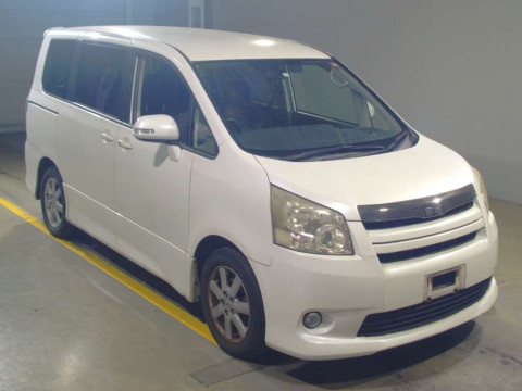 2008 Toyota Noah ZRR70W[2]